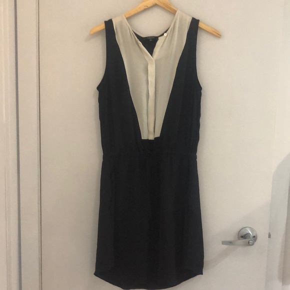 Babaton Dresses & Skirts - BABATON Silk dress with black and cream elastic waistband Size Médium